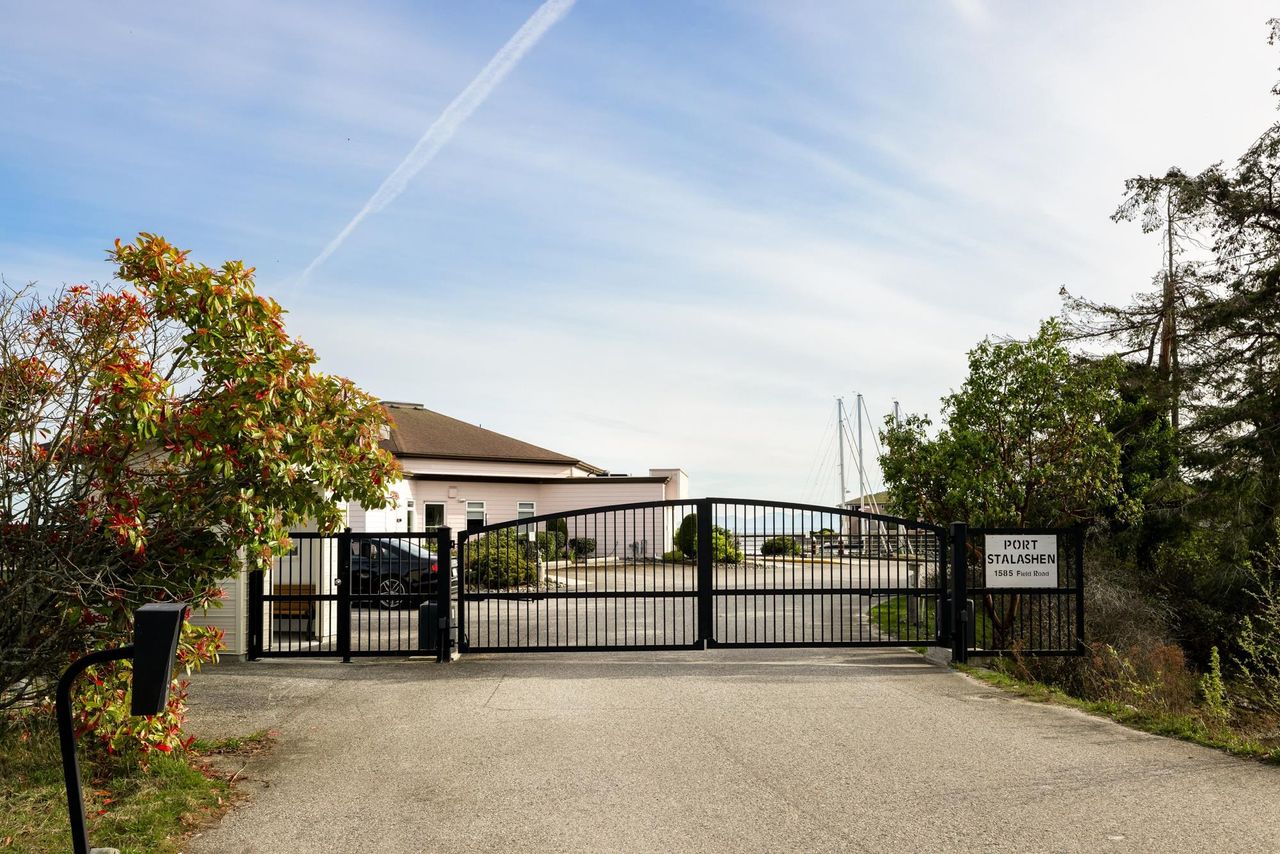 1585-field-road-sechelt-district-sunshine-coast-39.jpg