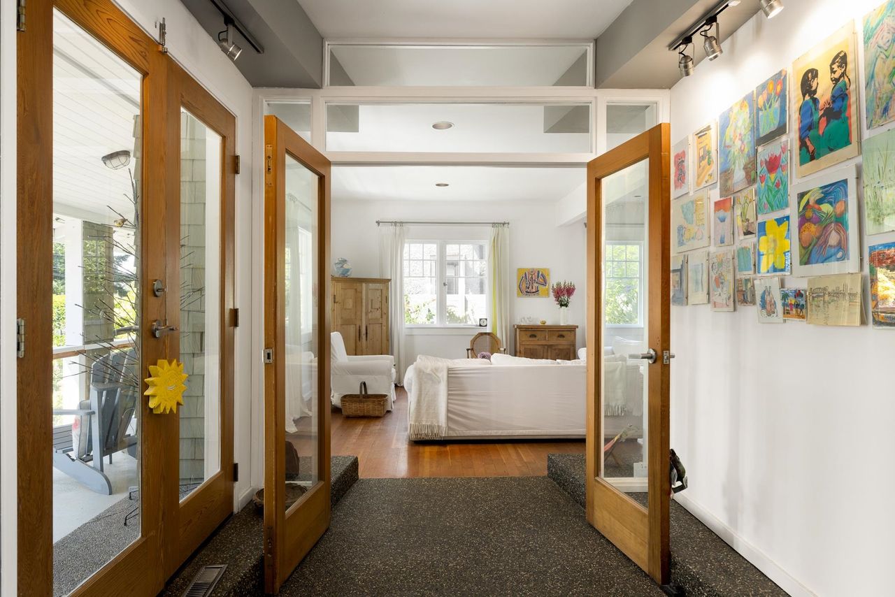 2433-mathers-avenue-dundarave-west-vancouver-02.jpg
