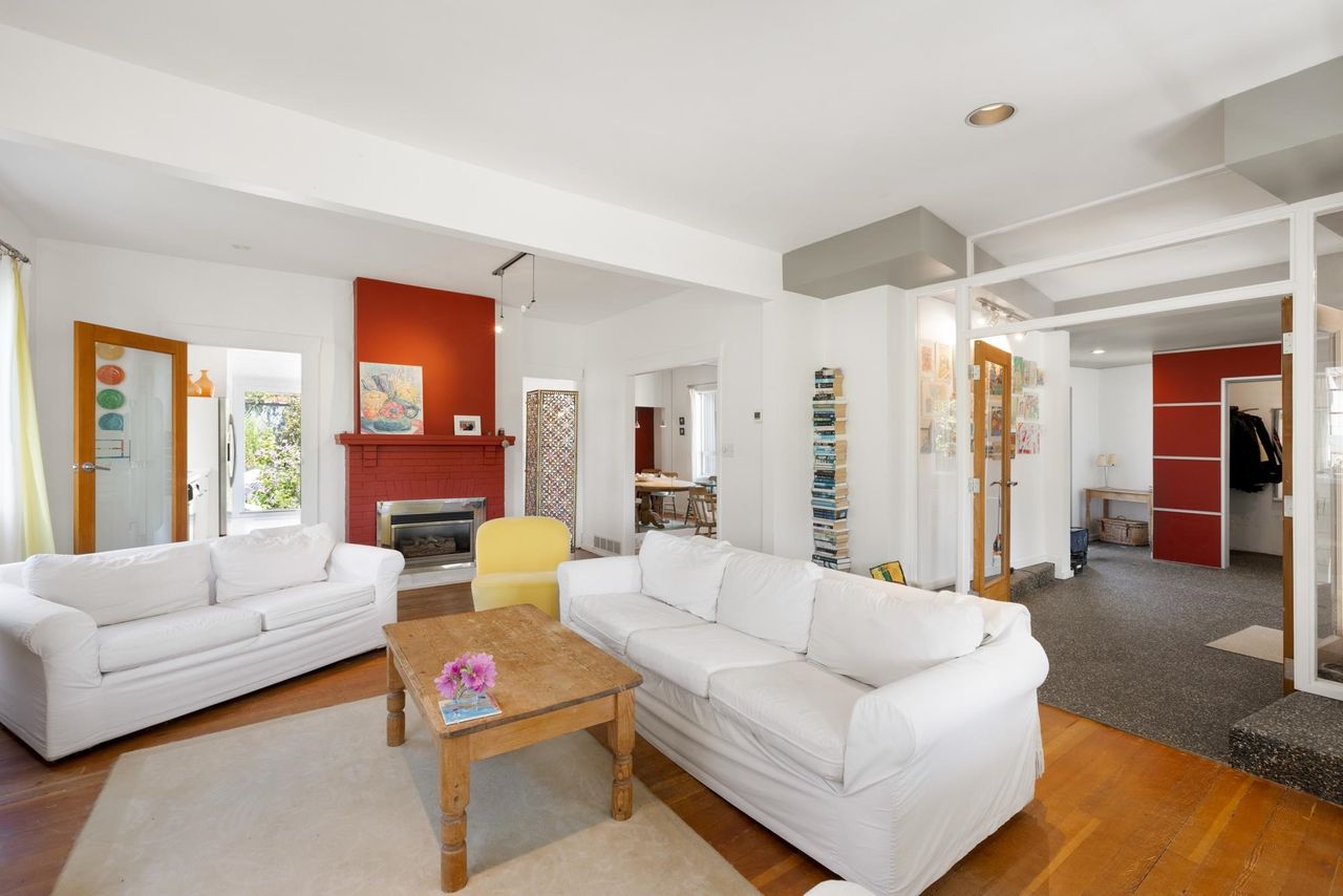 2433-mathers-avenue-dundarave-west-vancouver-05.jpg