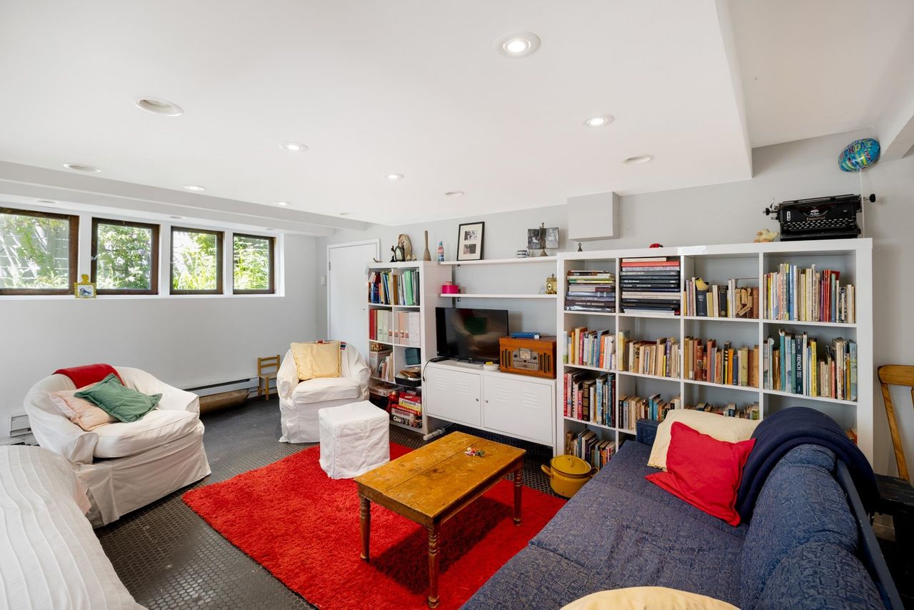 2433-mathers-avenue-dundarave-west-vancouver-24.jpg