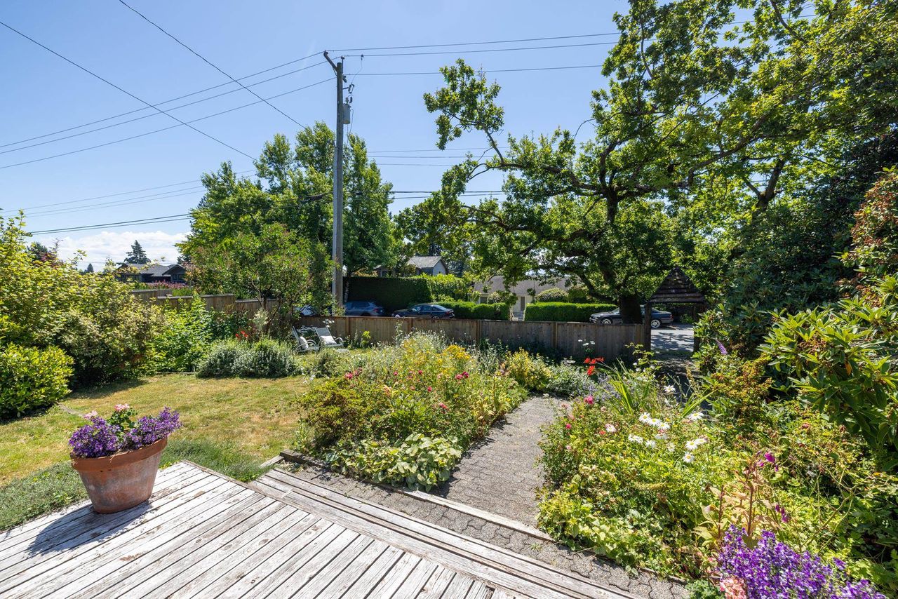 2433-mathers-avenue-dundarave-west-vancouver-30.jpg