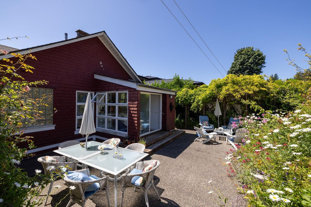 2433-mathers-avenue-dundarave-west-vancouver-32.jpg