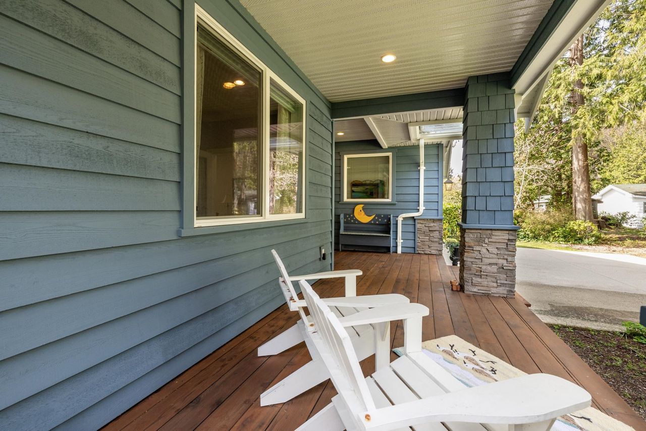 1537-mccullough-road-sechelt-district-sunshine-coast-03.jpg