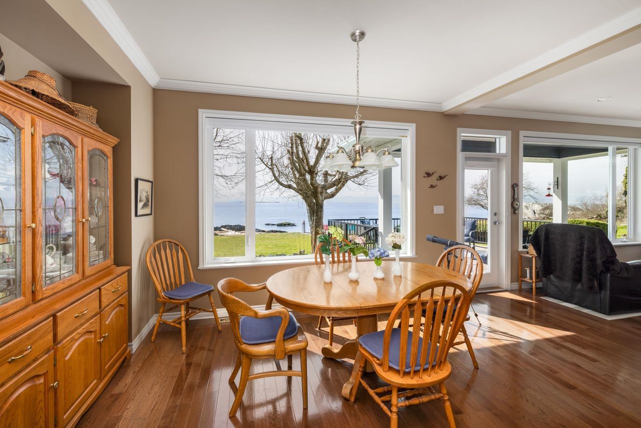 1537-mccullough-road-sechelt-district-sunshine-coast-15.jpg