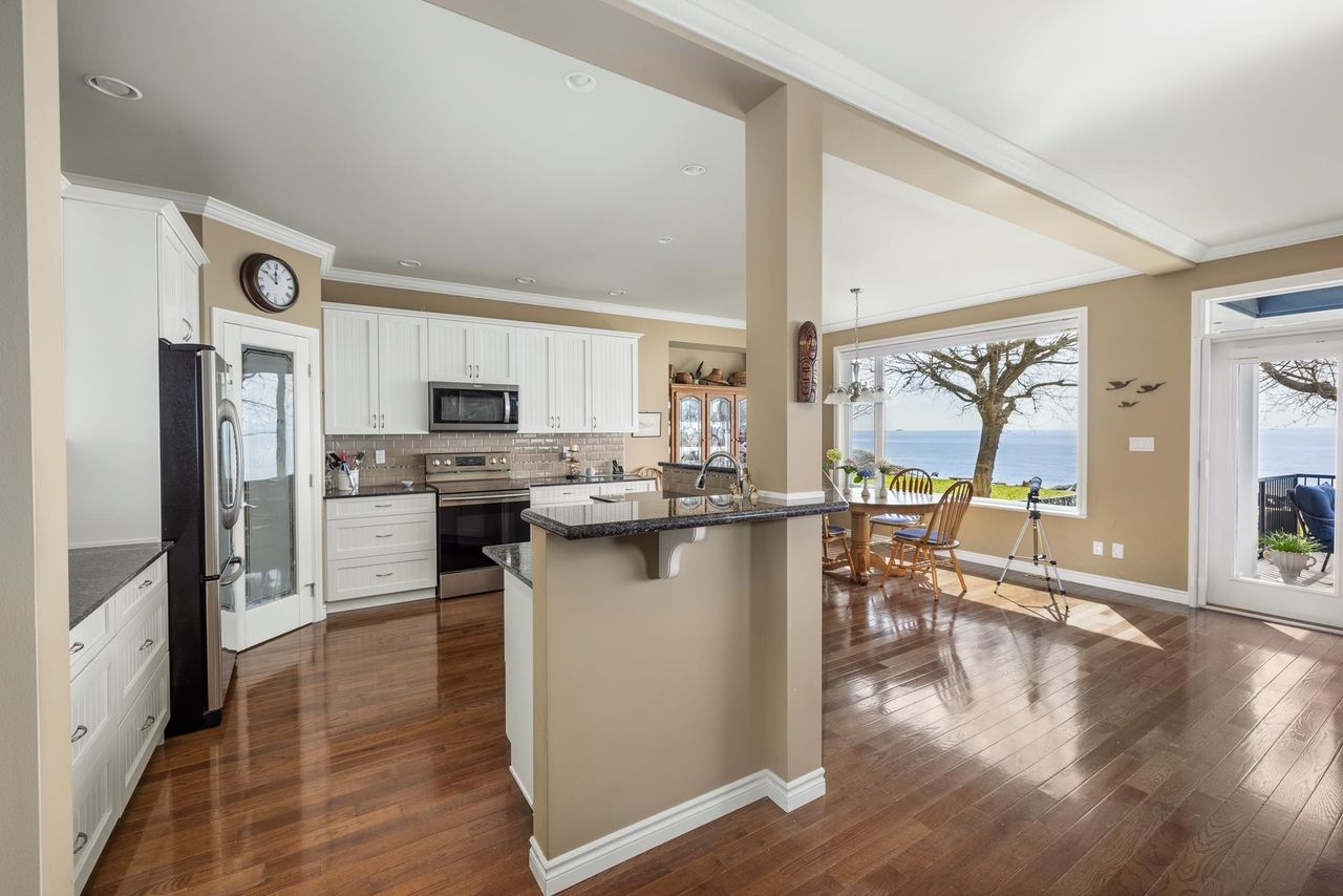 1537-mccullough-road-sechelt-district-sunshine-coast-16.jpg