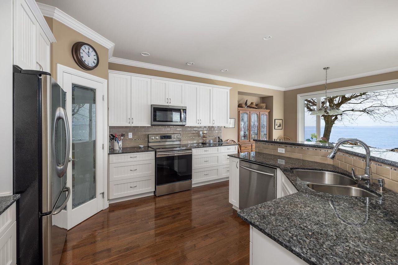 1537-mccullough-road-sechelt-district-sunshine-coast-17.jpg