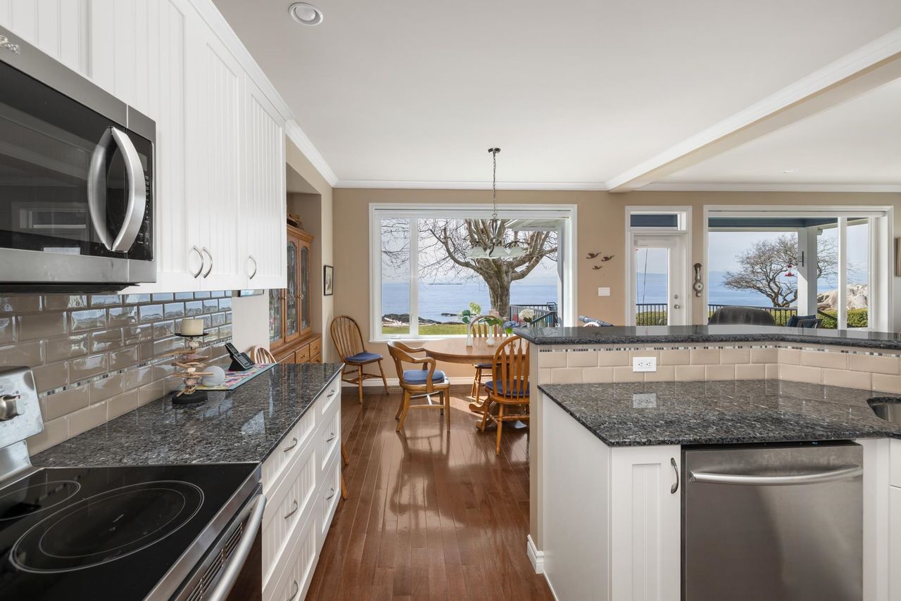 1537-mccullough-road-sechelt-district-sunshine-coast-18.jpg