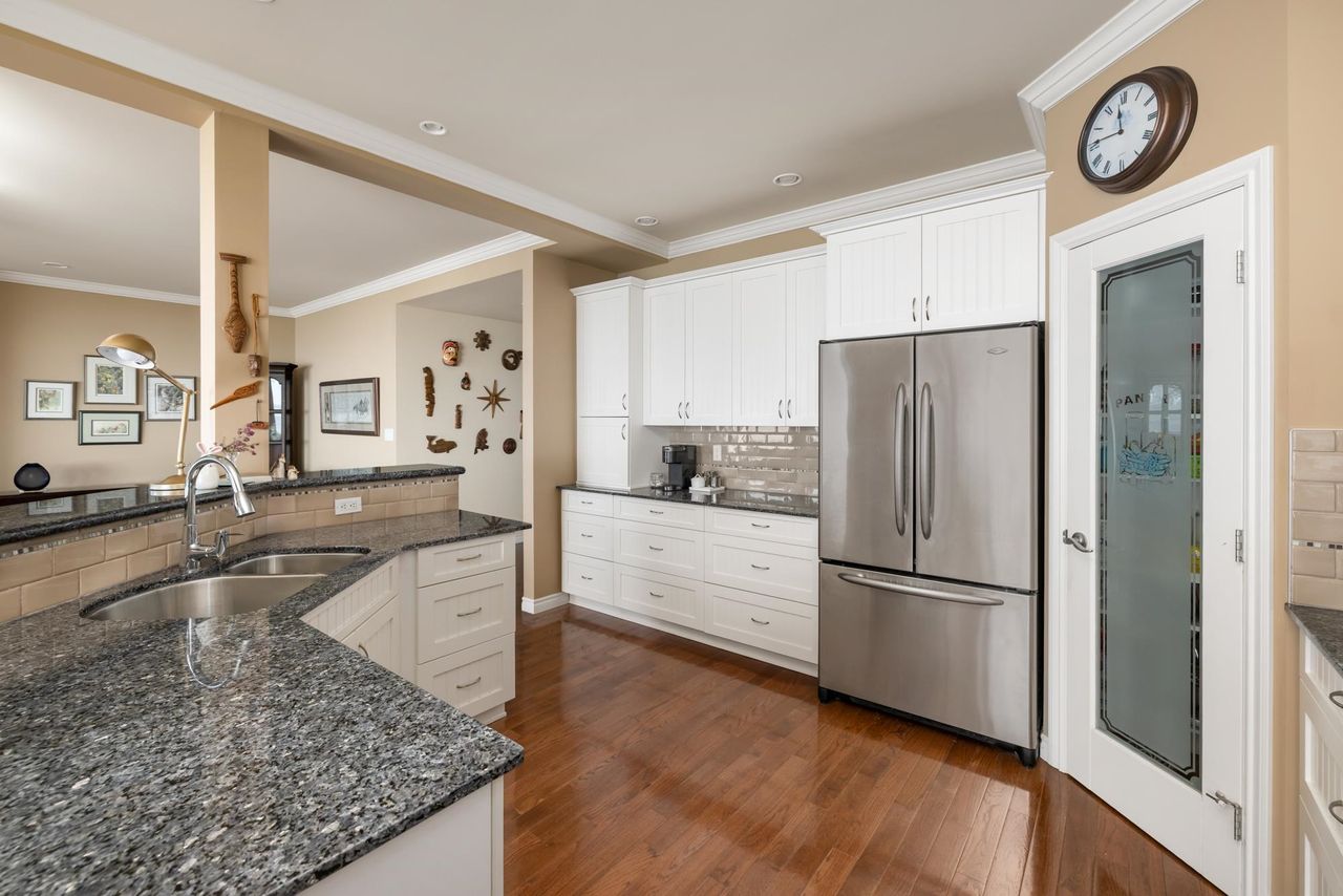 1537-mccullough-road-sechelt-district-sunshine-coast-19.jpg