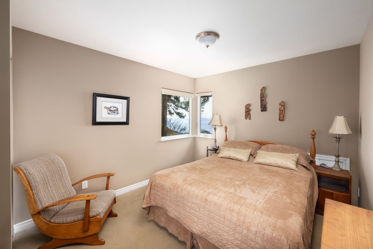 1537-mccullough-road-sechelt-district-sunshine-coast-32.jpg
