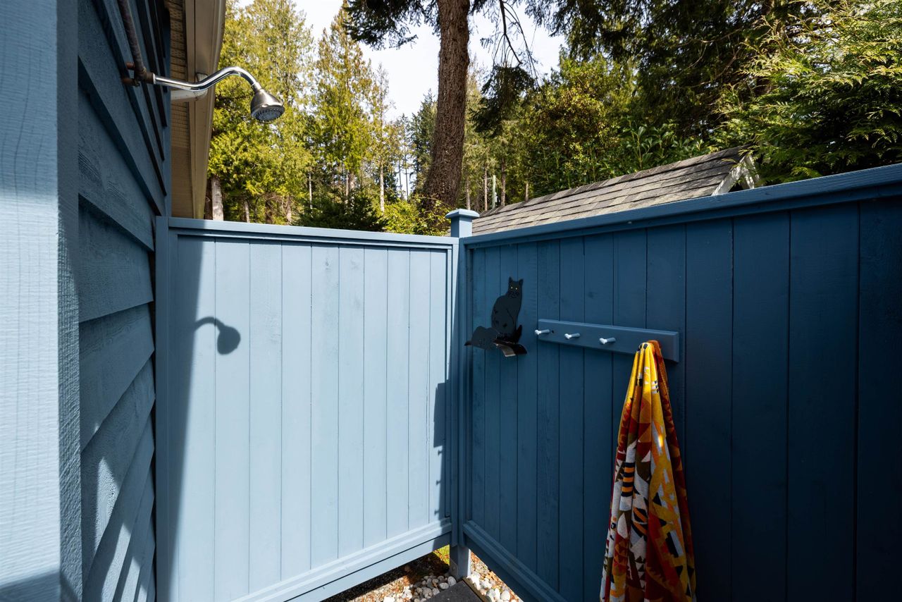 1537-mccullough-road-sechelt-district-sunshine-coast-35.jpg