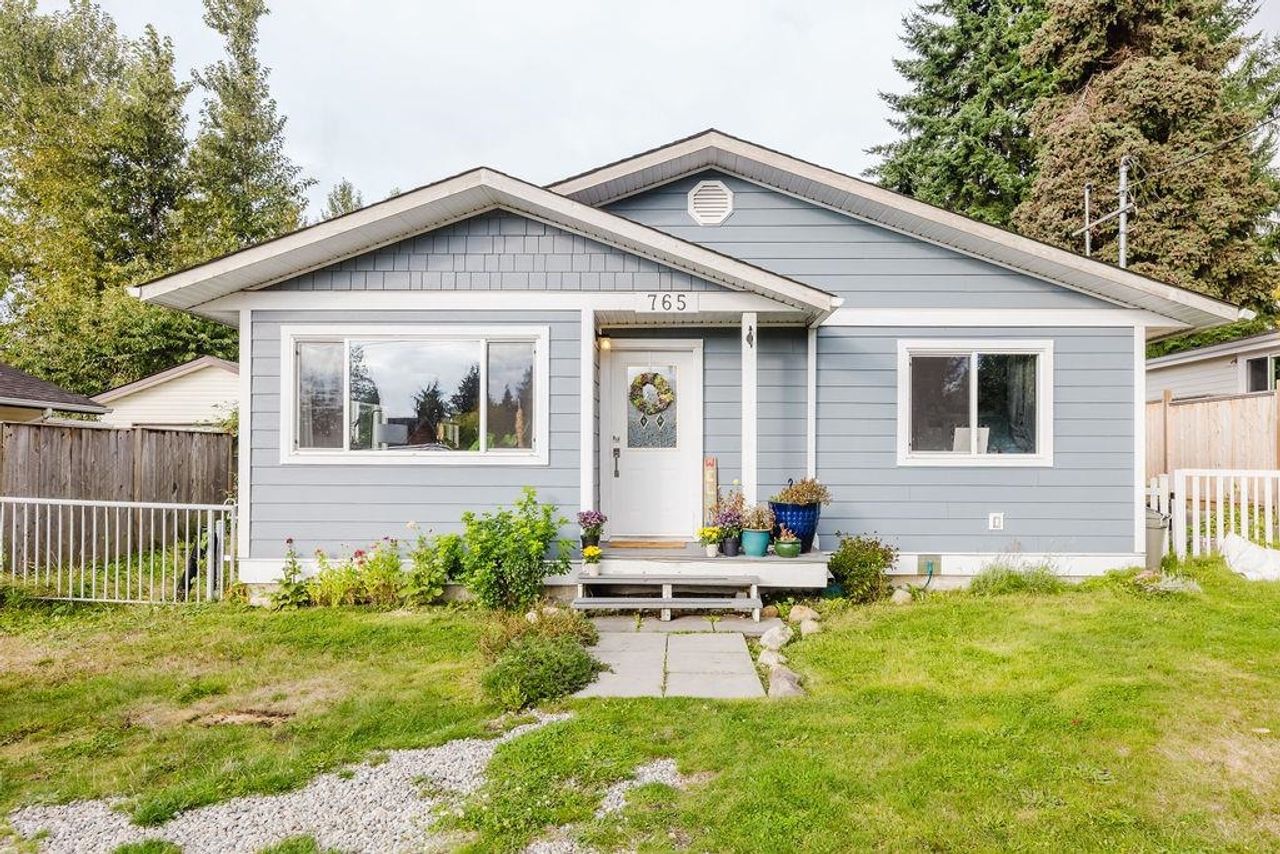 765-cascade-crescent-gibsons-area-sunshine-coast-02.jpg