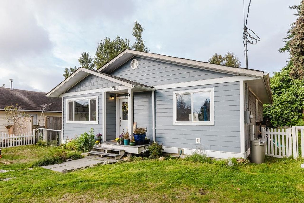 765-cascade-crescent-gibsons-area-sunshine-coast-03.jpg