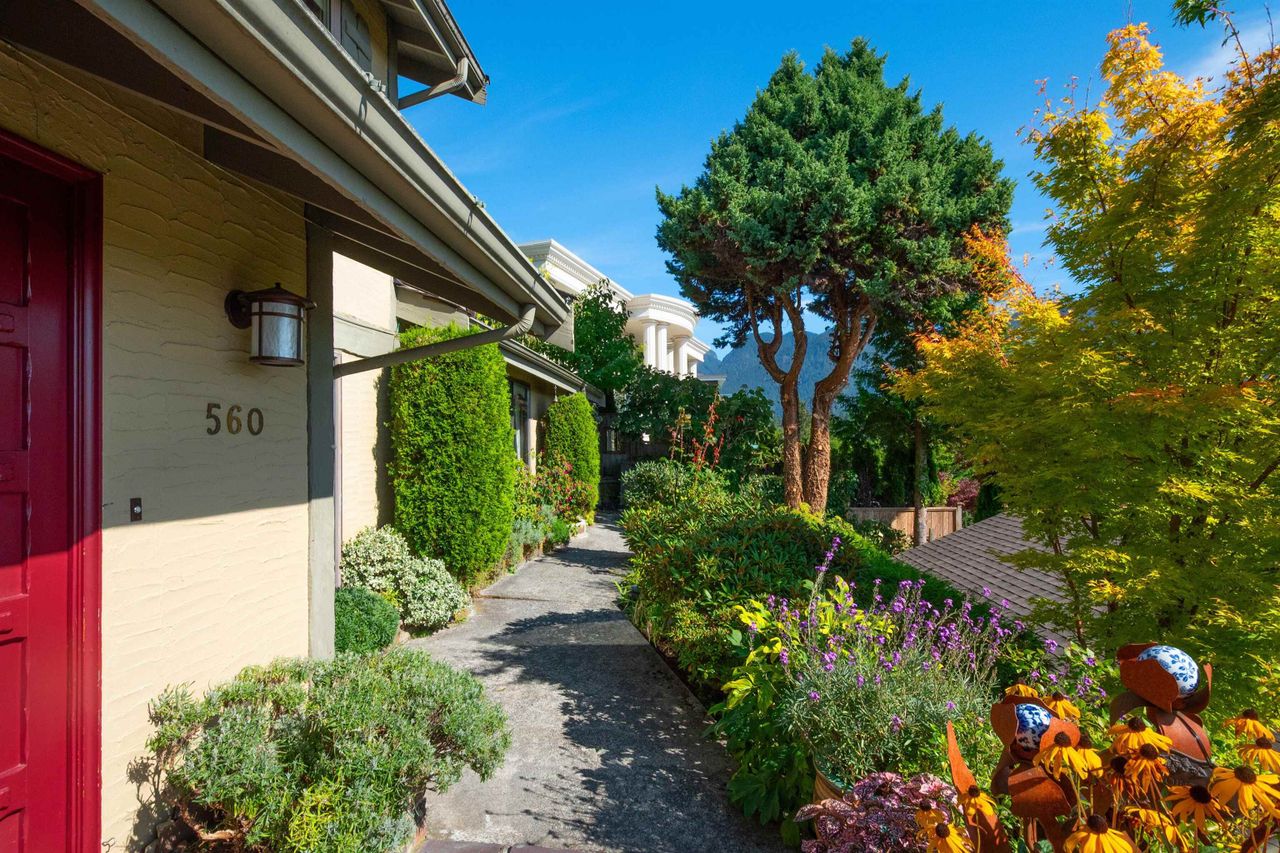 560-craigmohr-drive-glenmore-west-vancouver-10.jpg
