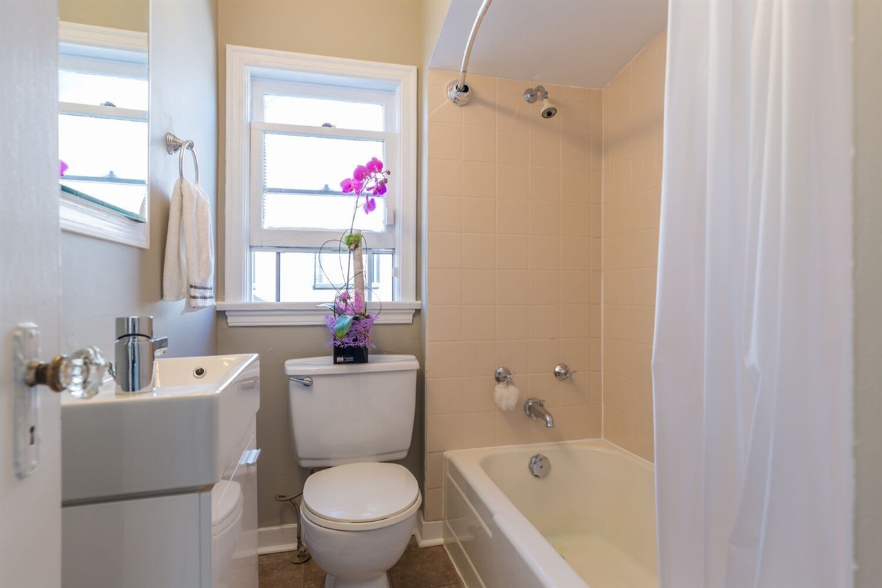 4131-pandora-street-vancouver-heights-burnaby-north-15.jpg