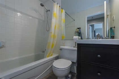 262185686-5 at 3001 Laurel Street, Fairview VW, Vancouver West