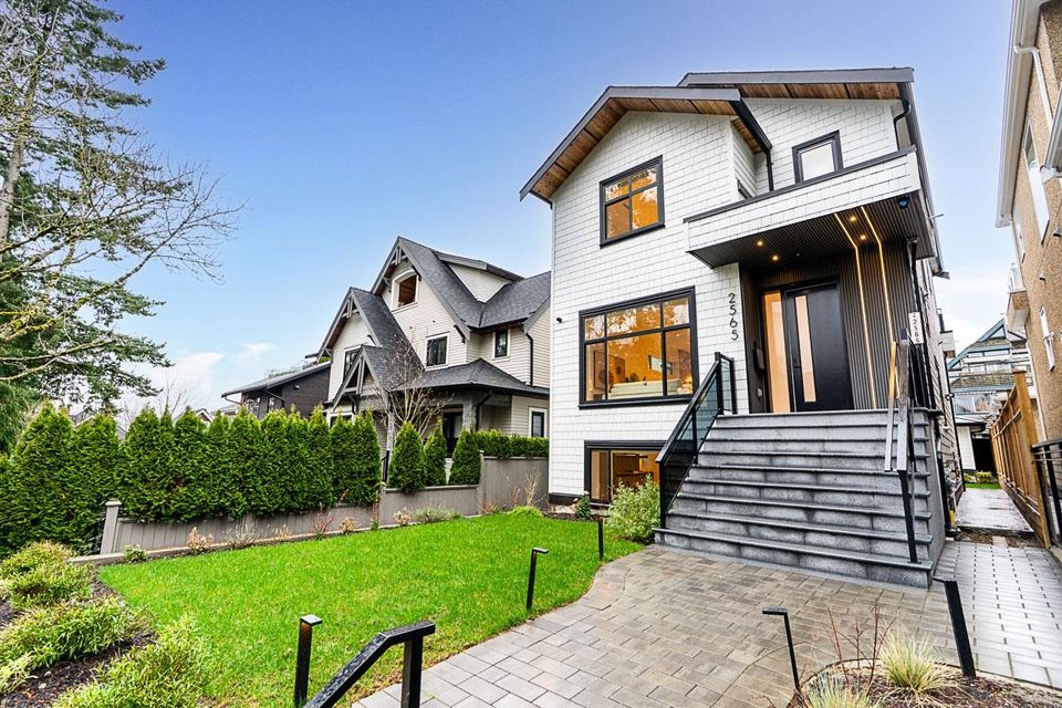 2565-w-2nd-avenue-kitsilano-vancouver-west-01 at 2565 W 2nd Avenue, Kitsilano, Vancouver West