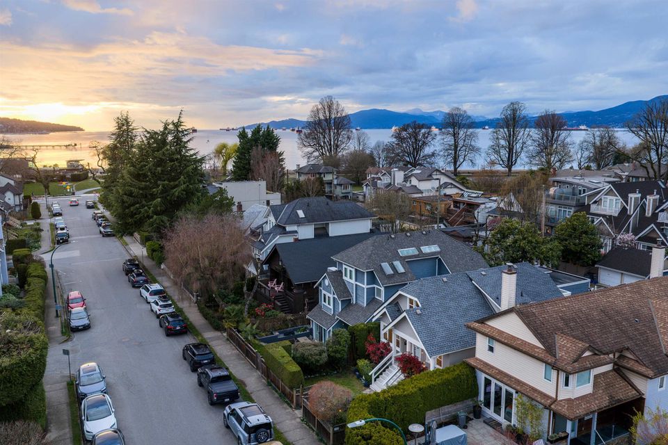00 at 2011 Creelman Avenue, Kitsilano, Vancouver West