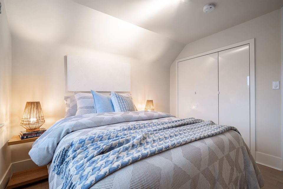 20 at 2011 Creelman Avenue, Kitsilano, Vancouver West