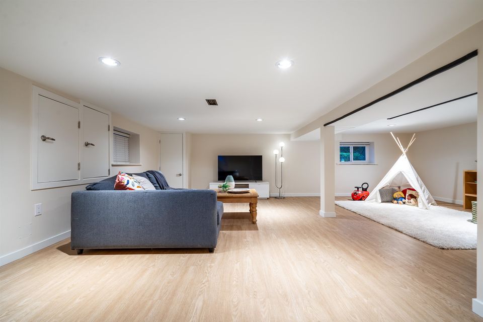 28 at 2011 Creelman Avenue, Kitsilano, Vancouver West