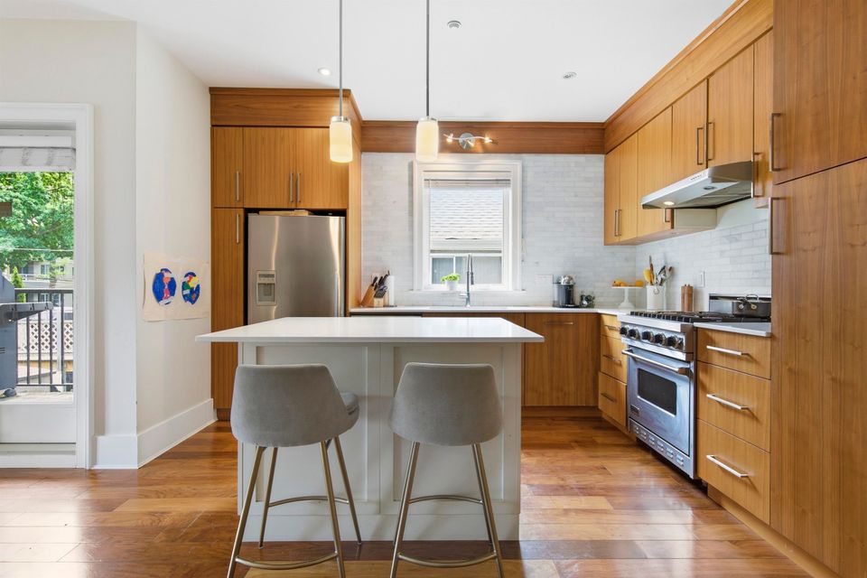 2436-w-8th-avenue-kitsilano-vancouver-west-02 at 2436 W 8th Avenue, Kitsilano, Vancouver West