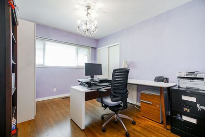 20 at 609 Shannon Crescent, North Vancouver