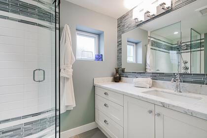 28 at 609 Shannon Crescent, North Vancouver
