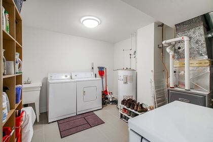32 at 609 Shannon Crescent, North Vancouver