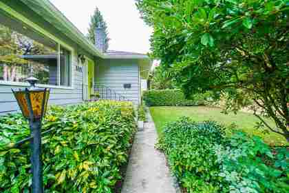 33 at 609 Shannon Crescent, North Vancouver