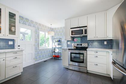 9 at 609 Shannon Crescent, North Vancouver