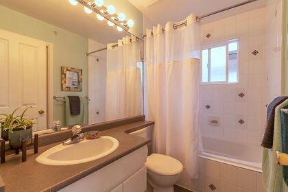 12 at 1922 East 5th Avenue, Vancouver East