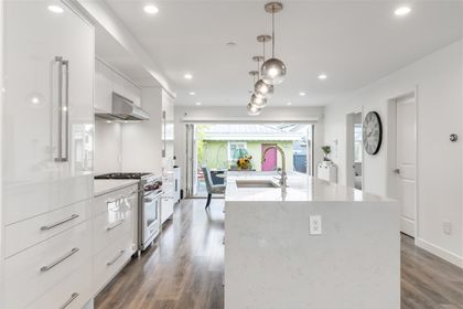 7 at 6828 Ontario Street, Vancouver East